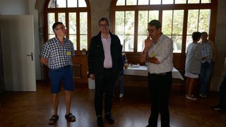 Christian Gorce, maire, entouré de Christian Cheyroux (à g) et Michel Mouton, qui président le Bureau de vote. 
